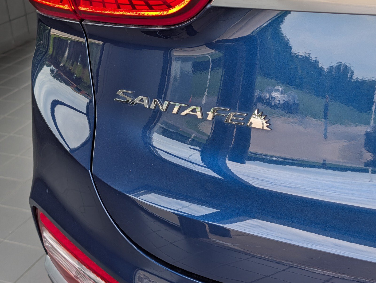 Used 2020 Hyundai Santa Fe SEL w/ Convenience + Premium Package AWD/4WD image 4
