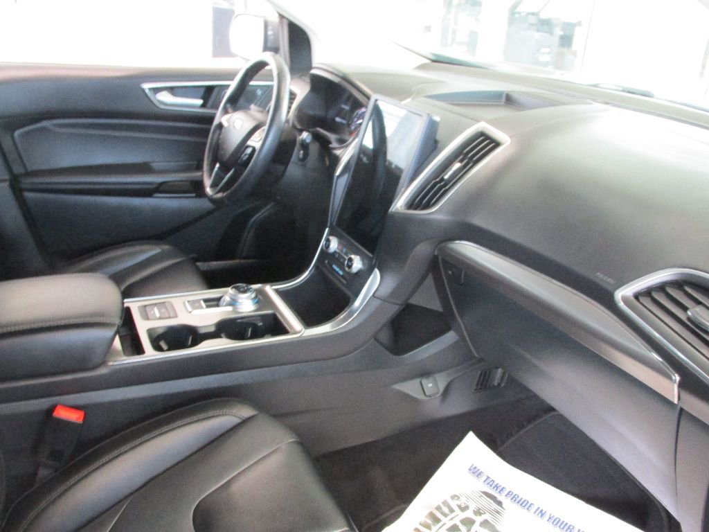 Used 2022 Ford Edge Titanium image 29