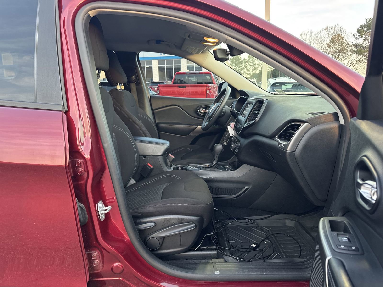 Used 2021 Jeep Cherokee Latitude image 32