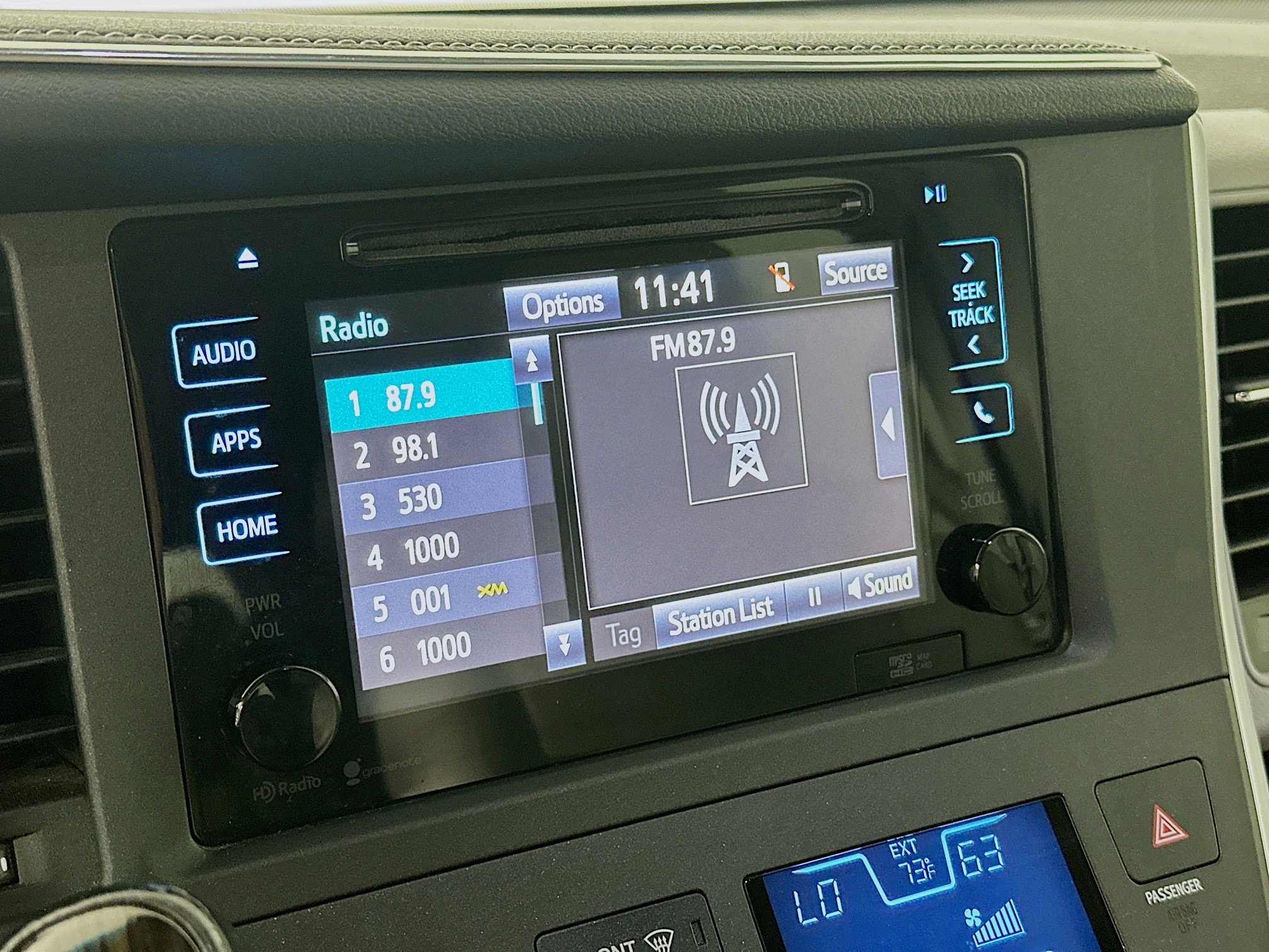 Used 2015 Toyota Sienna XLE w/ XLE Navigation Package image 19