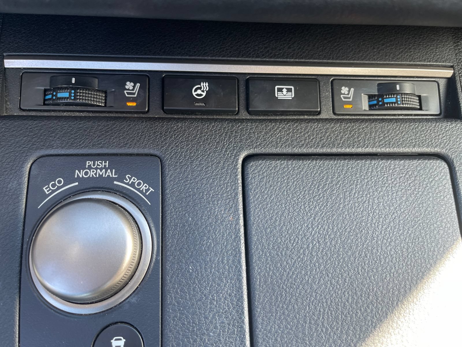 Used 2015 Lexus ES 350 w/ Ultra Luxury Package FWD image 24