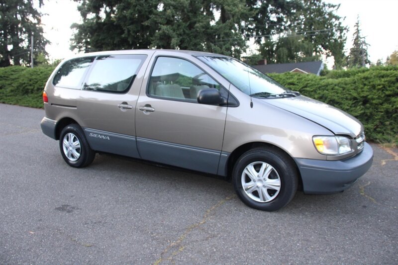 Used 1999 Toyota Sienna CE FWD image 2