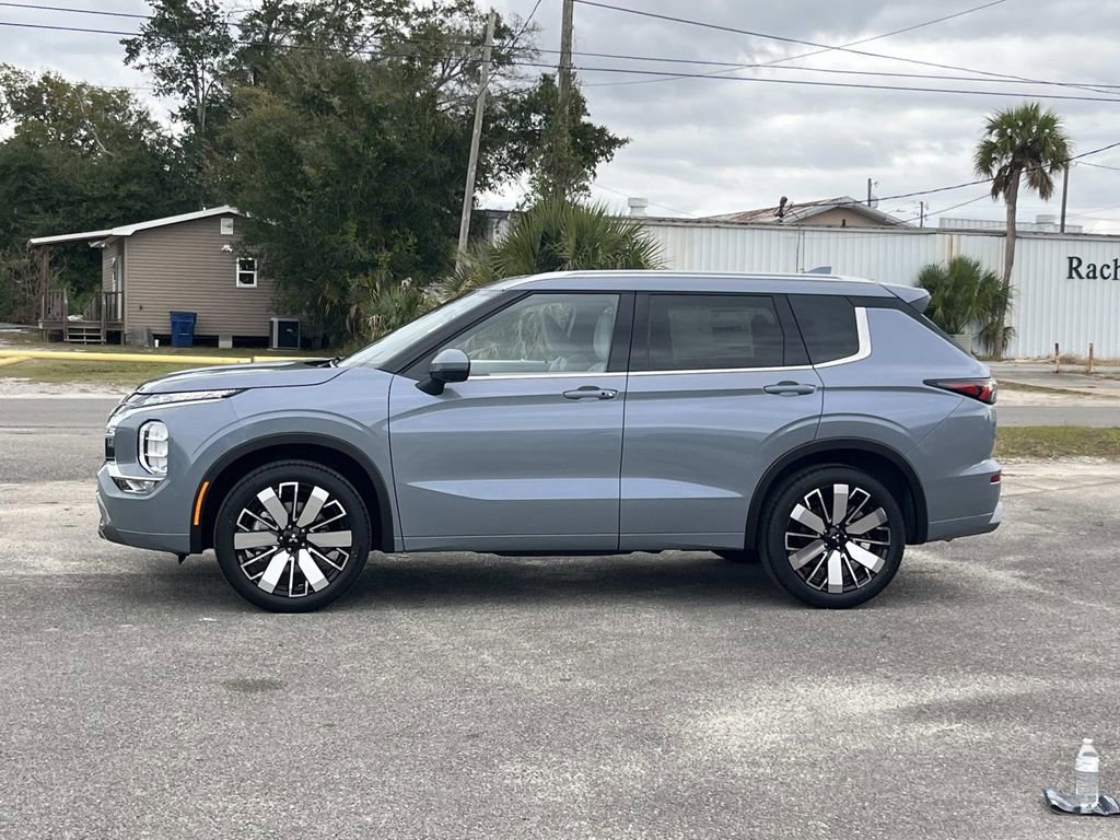 New 2026 Mitsubishi Outlander SEL FWD image 2