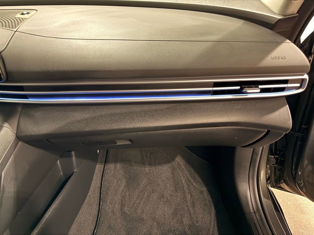 Used 2024 Hyundai Elantra Limited image 30