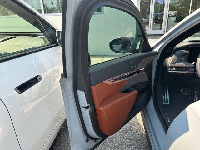 Used 2023 BMW 740i RWD image 13