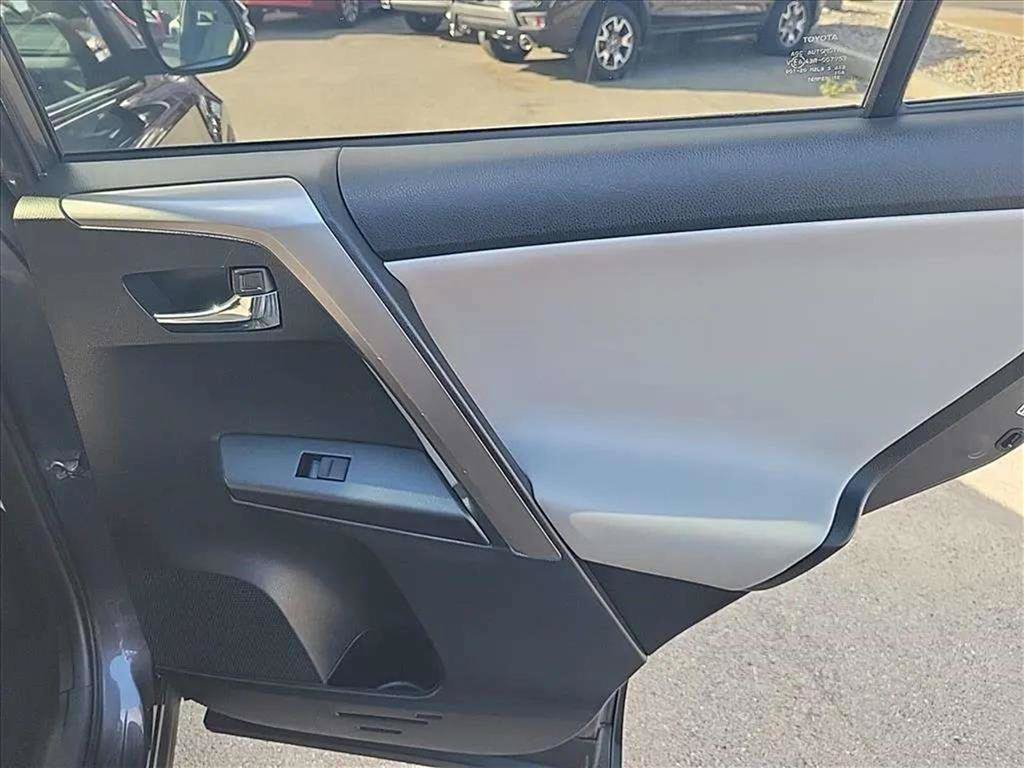 Used 2018 Toyota RAV4 XLE w/ Plus Extra Value Package AWD/4WD image 24