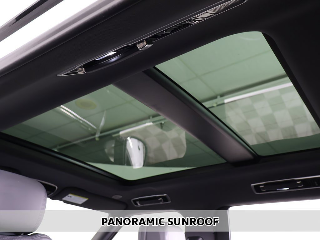 Used 2023 Land Rover Range Rover Long Wheelbase SE image 4