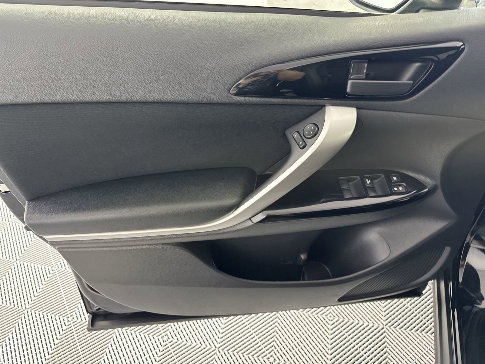 Used 2024 Mitsubishi Eclipse Cross LE image 29