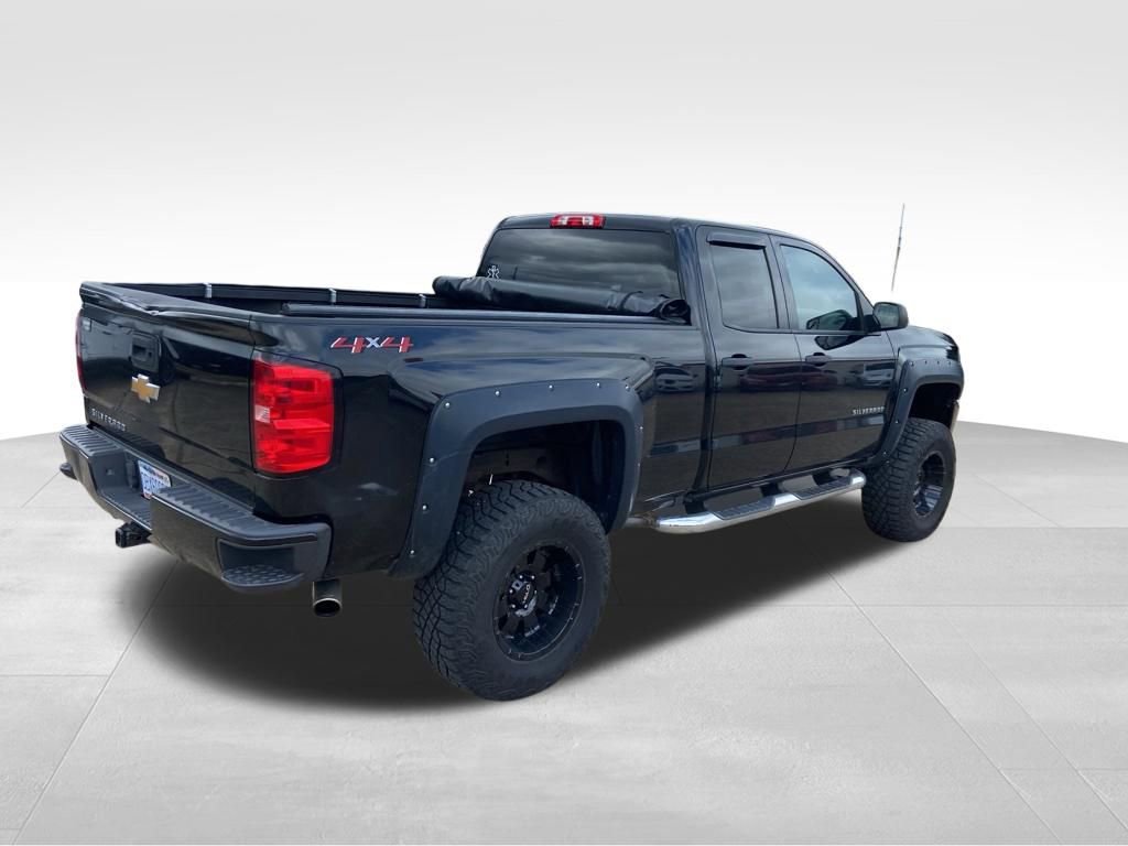 Used 2018 Chevrolet Silverado 1500 Custom w/ Custom Value Package AWD/4WD image 12