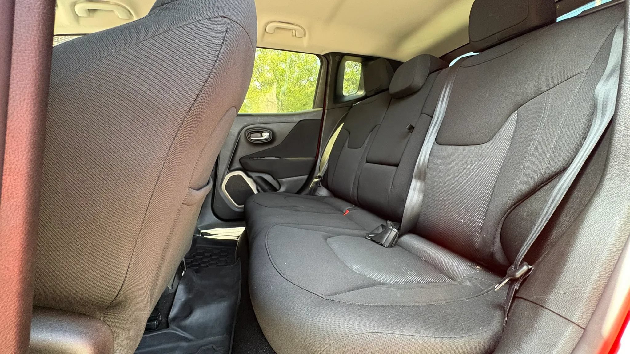 Used 2017 Jeep Renegade Latitude w/ Popular Equipment Group AWD/4WD image 23