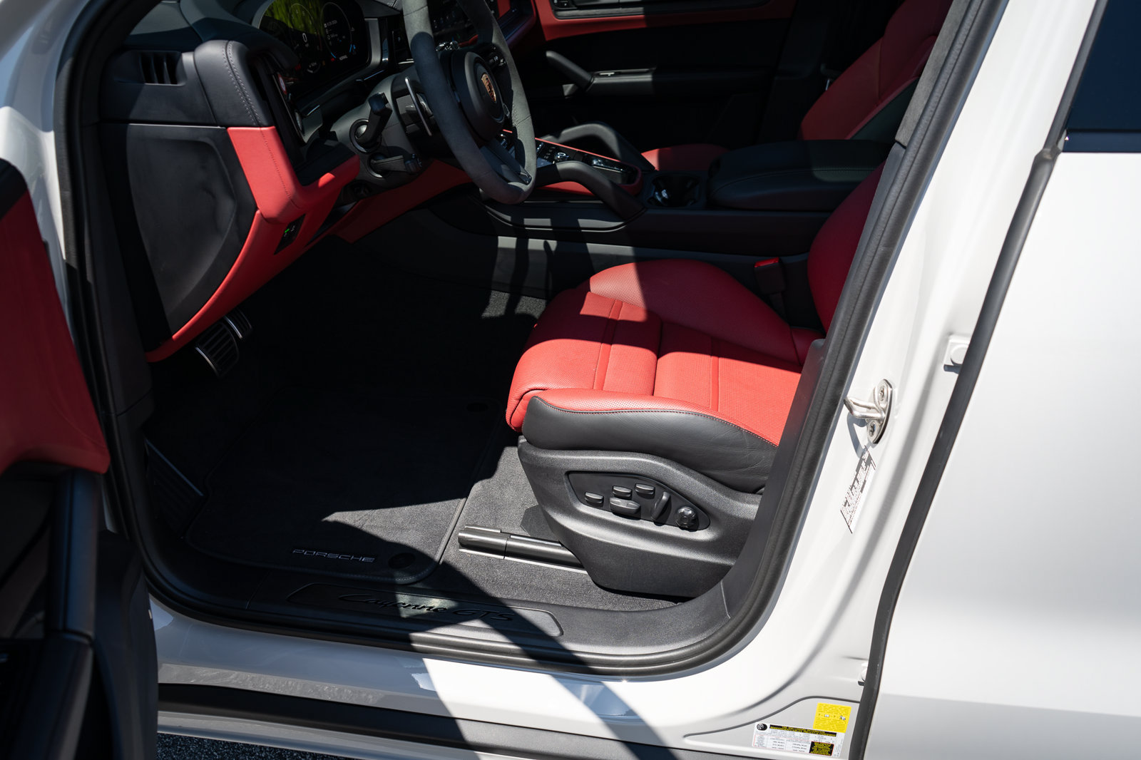 Used 2023 Porsche Cayenne GTS AWD/4WD image 38