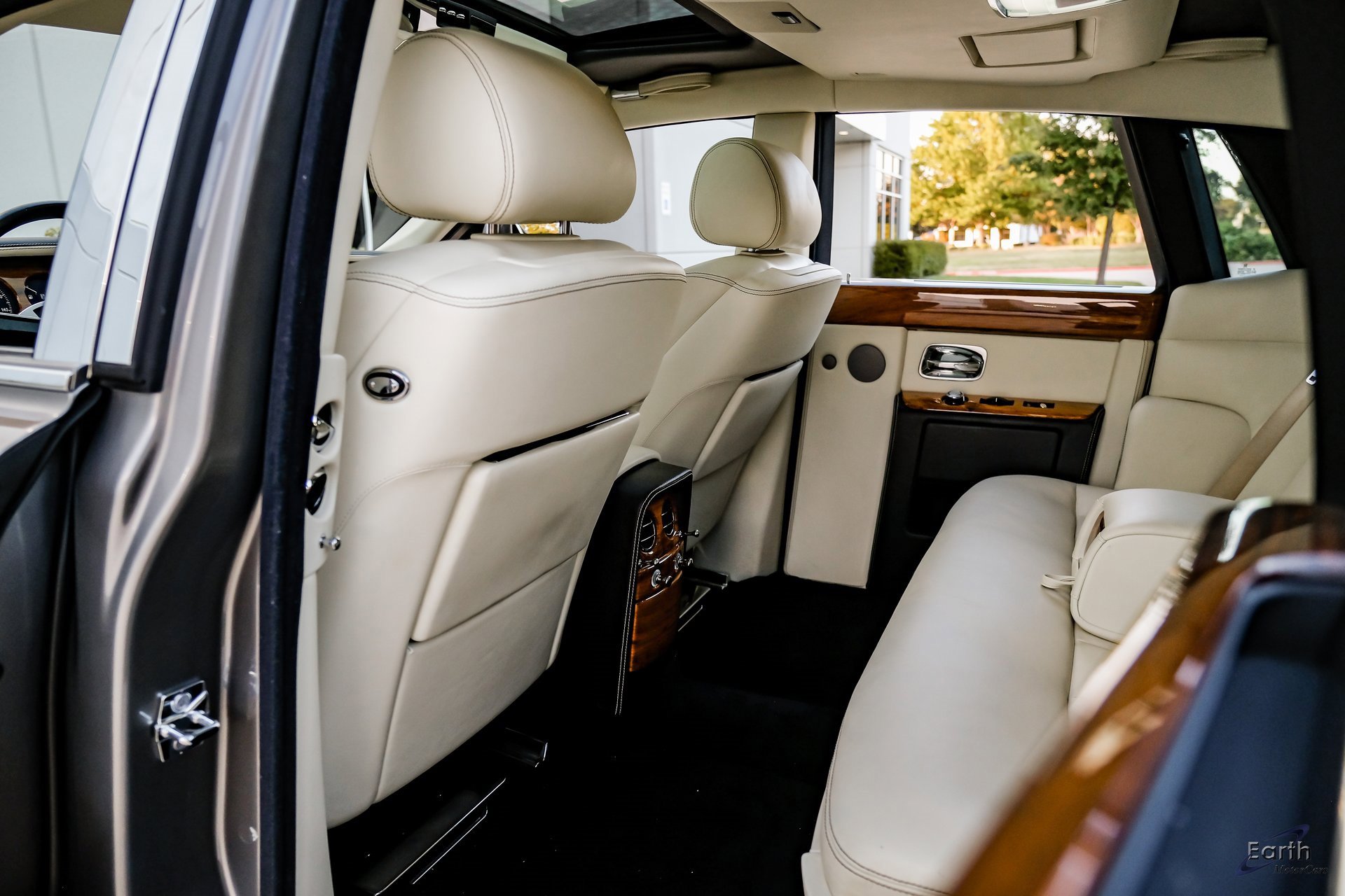 Used 2014 Rolls-Royce Phantom Sedan image 78