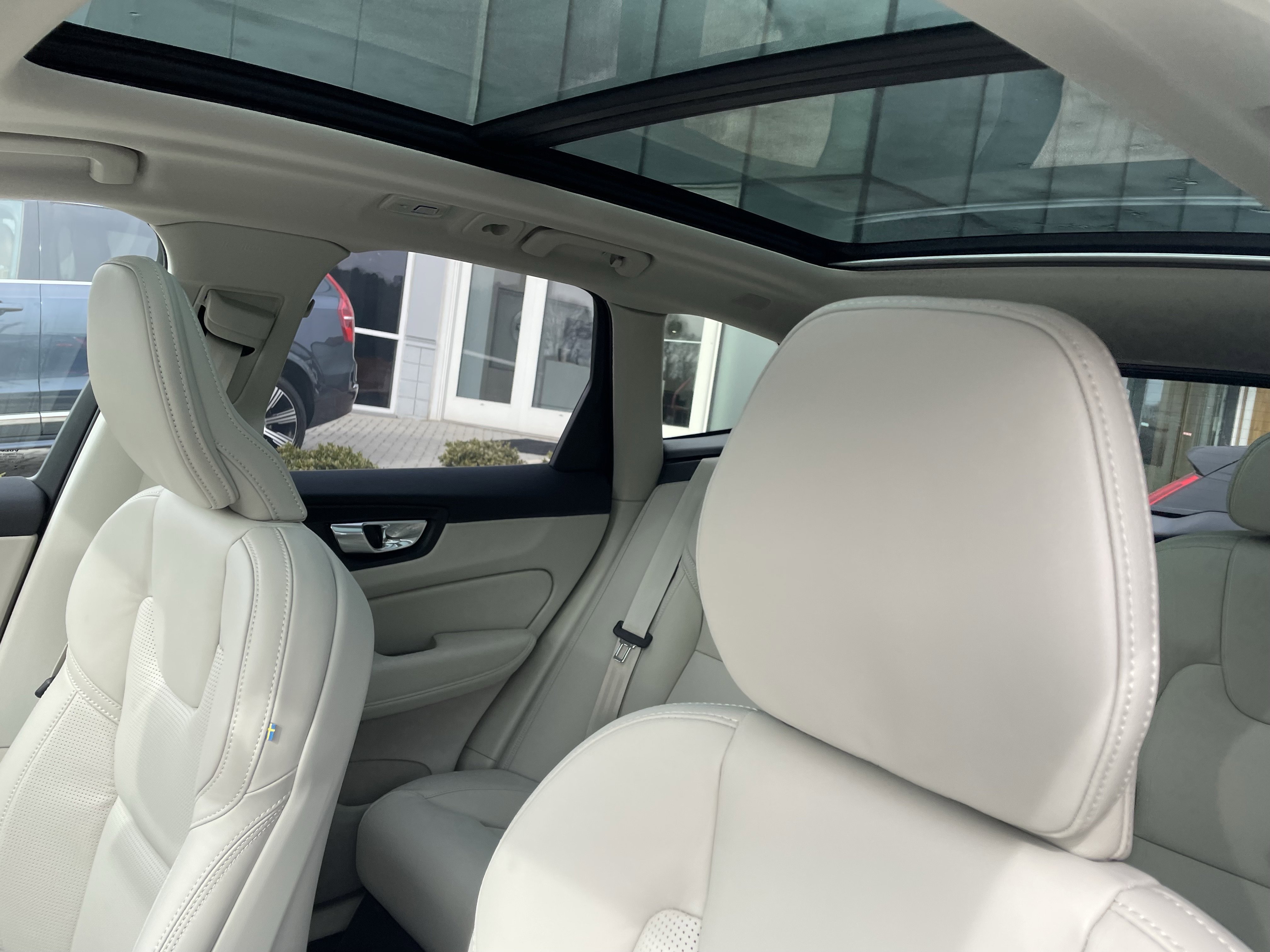 New 2026 Volvo XC60 T8 Ultra w/ Protection Package Premier image 16