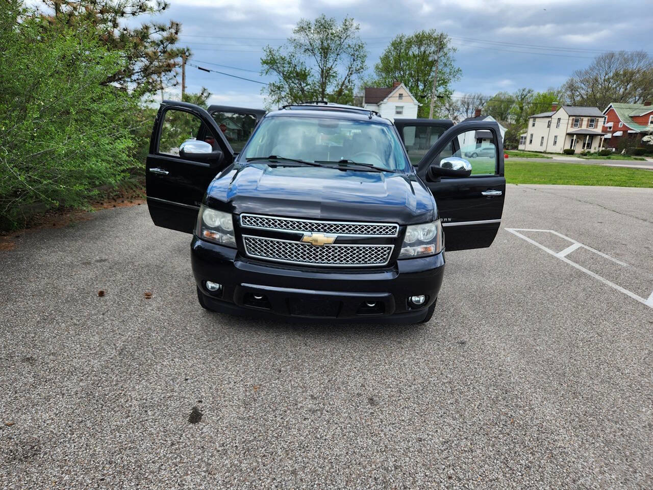Used 2011 Chevrolet Suburban LTZ AWD/4WD image 22