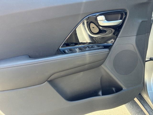 Used 2022 Kia Niro LXS image 6
