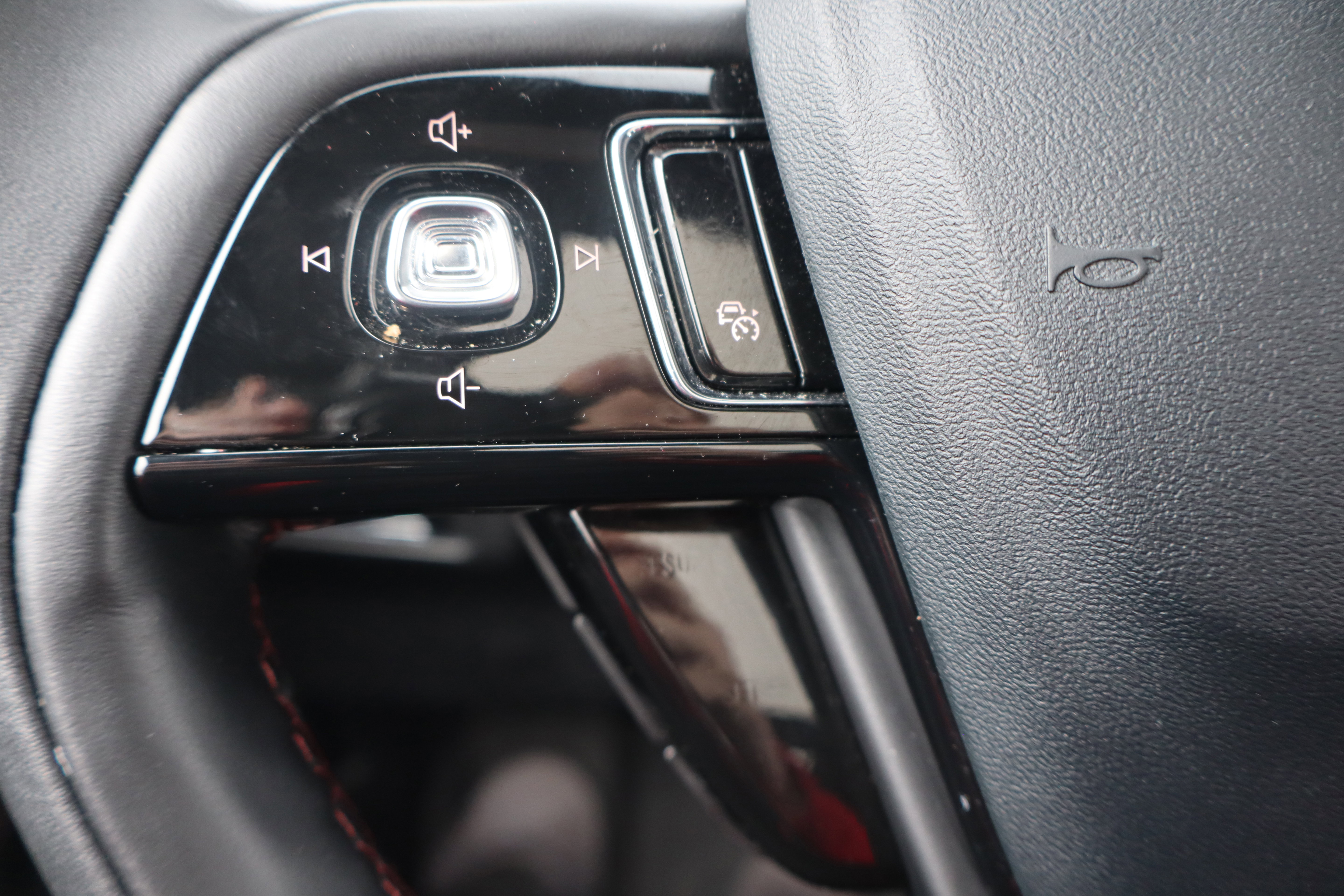 Used 2025 Lincoln Corsair Reserve AWD/4WD image 16