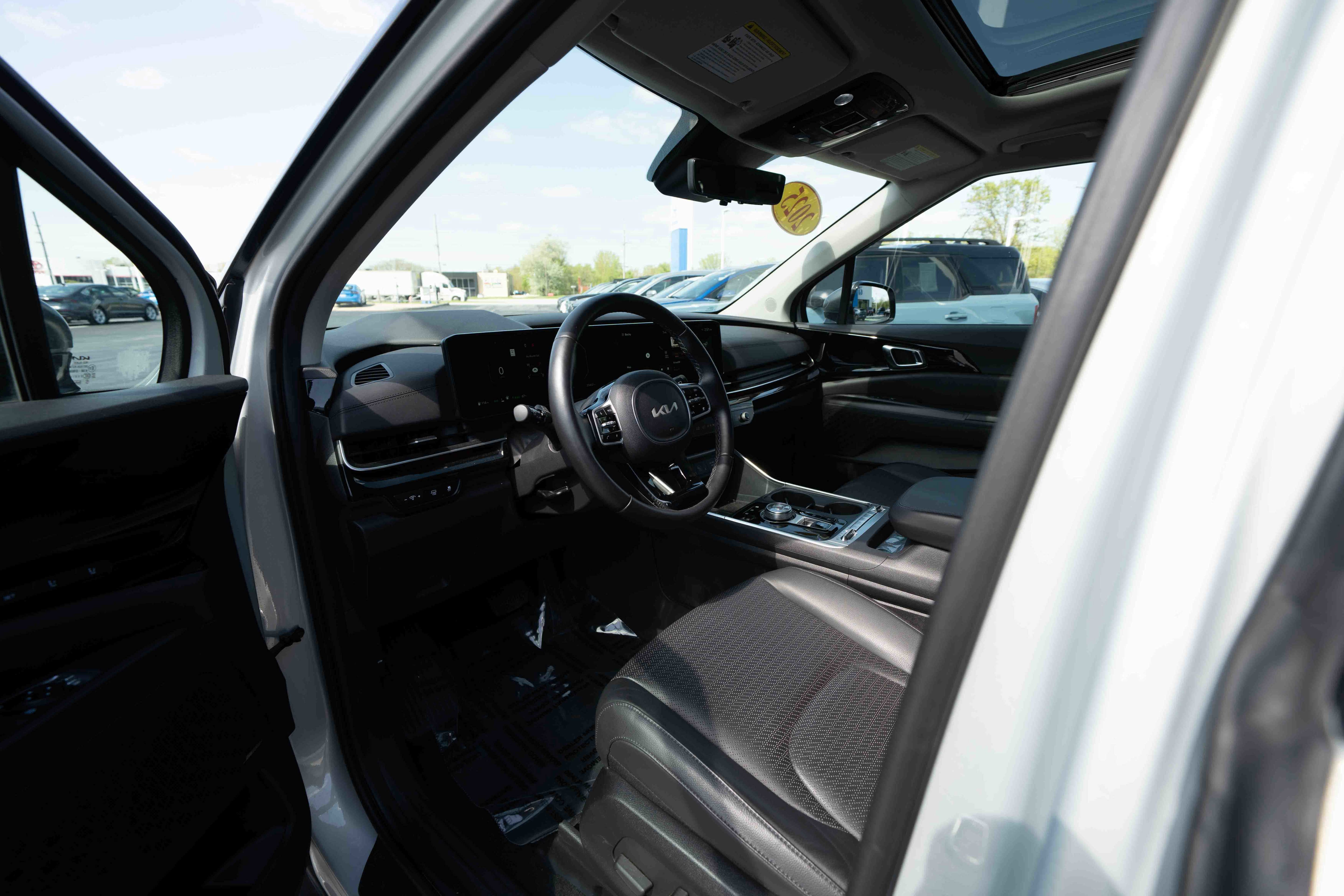 Used 2025 Kia Carnival SX Prestige FWD image 8
