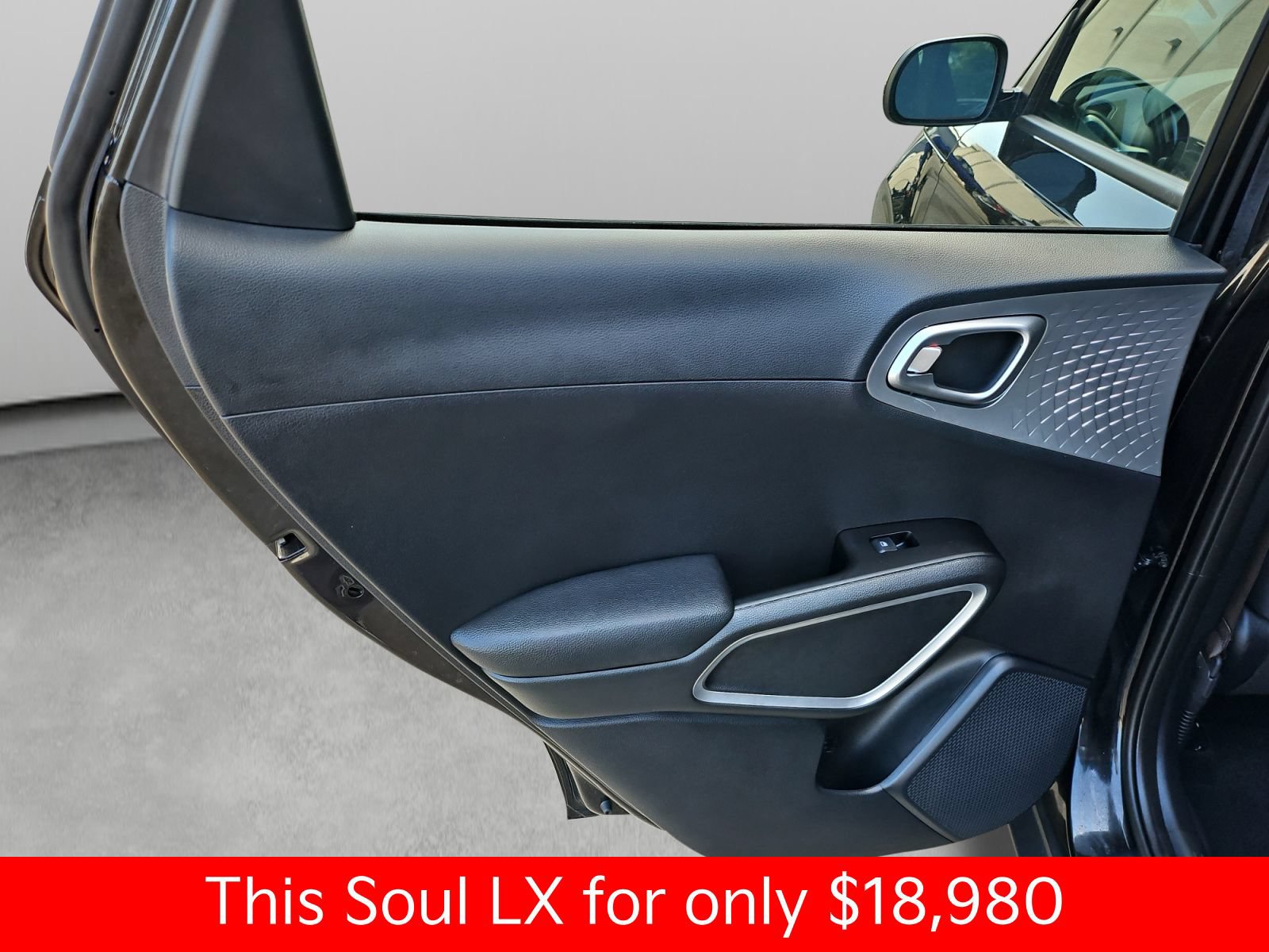 Used 2025 Kia Soul LX FWD image 35
