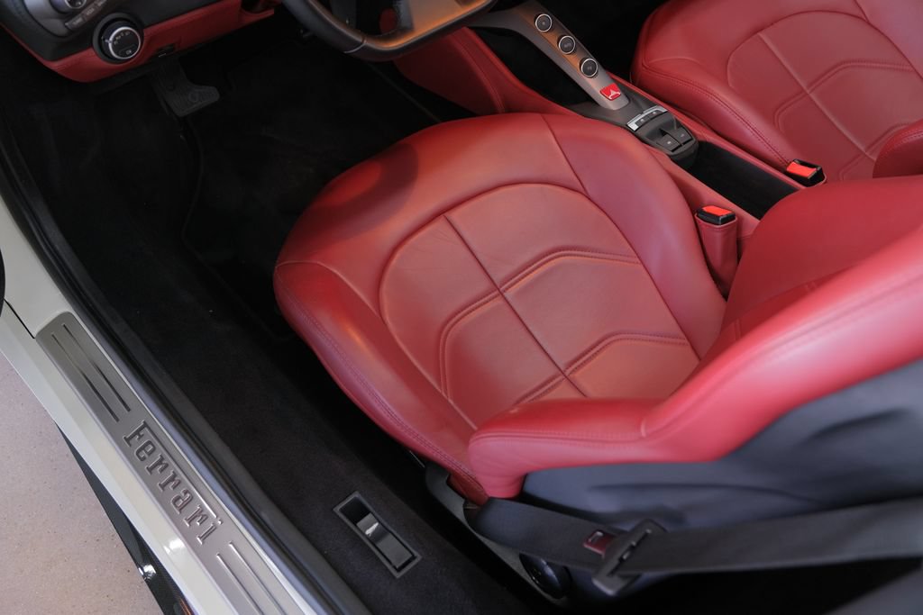 Used 2018 Ferrari 488 Spider RWD image 11