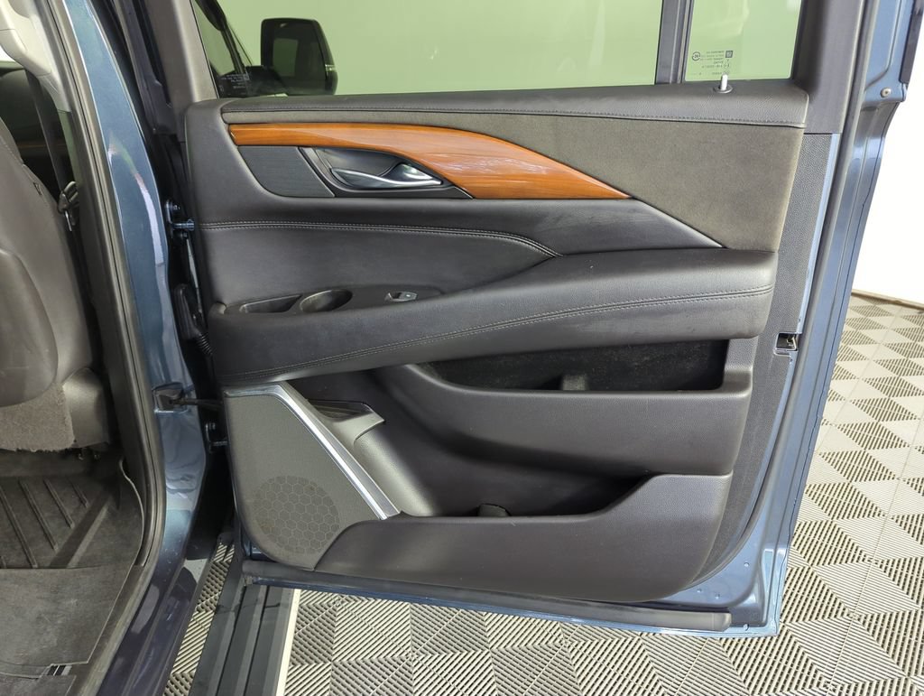 Used 2020 Cadillac Escalade ESV Premium Luxury RWD image 34