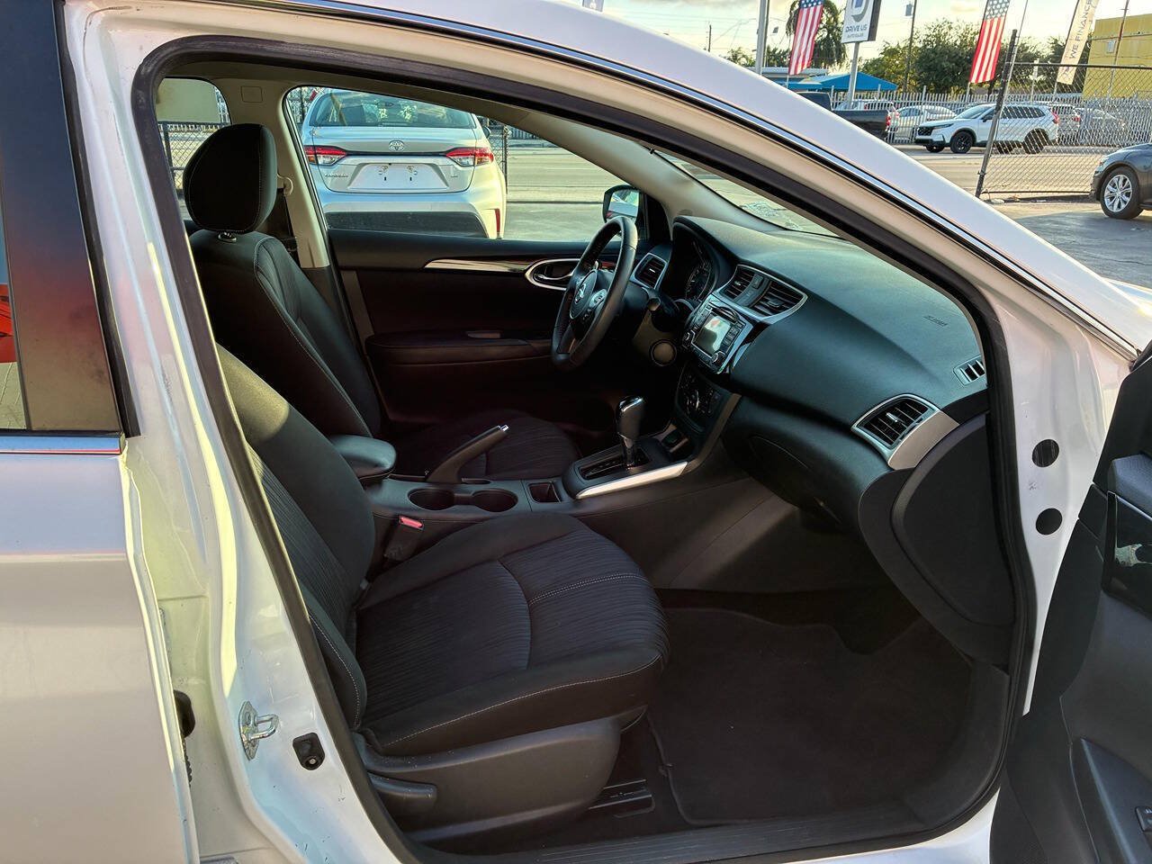 Used 2018 Nissan Sentra SV FWD image 5