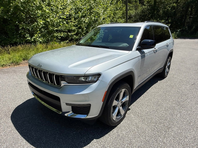 Used 2022 Jeep Grand Cherokee L Limited AWD/4WD image 2