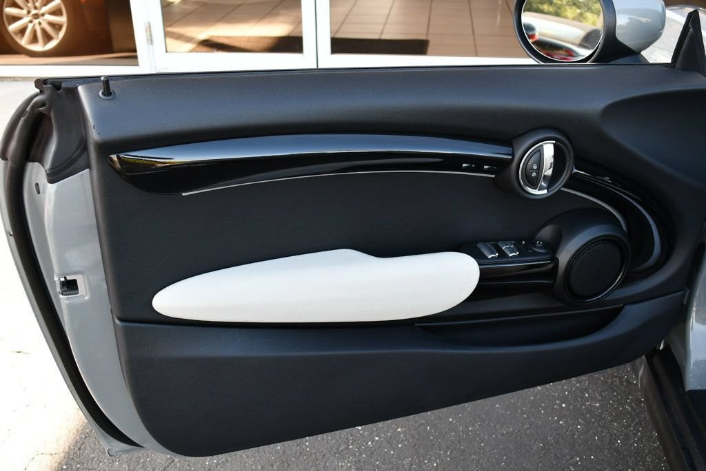 Used 2023 MINI Cooper S w/ Signature Upholstery Package FWD image 11