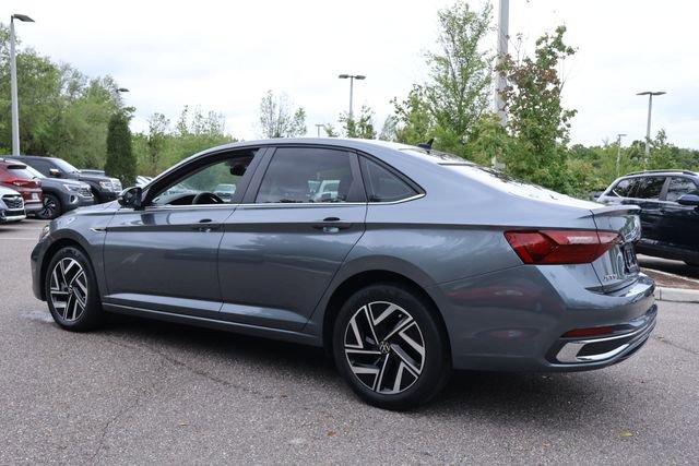 Certified 2022 Volkswagen Jetta SEL image 6