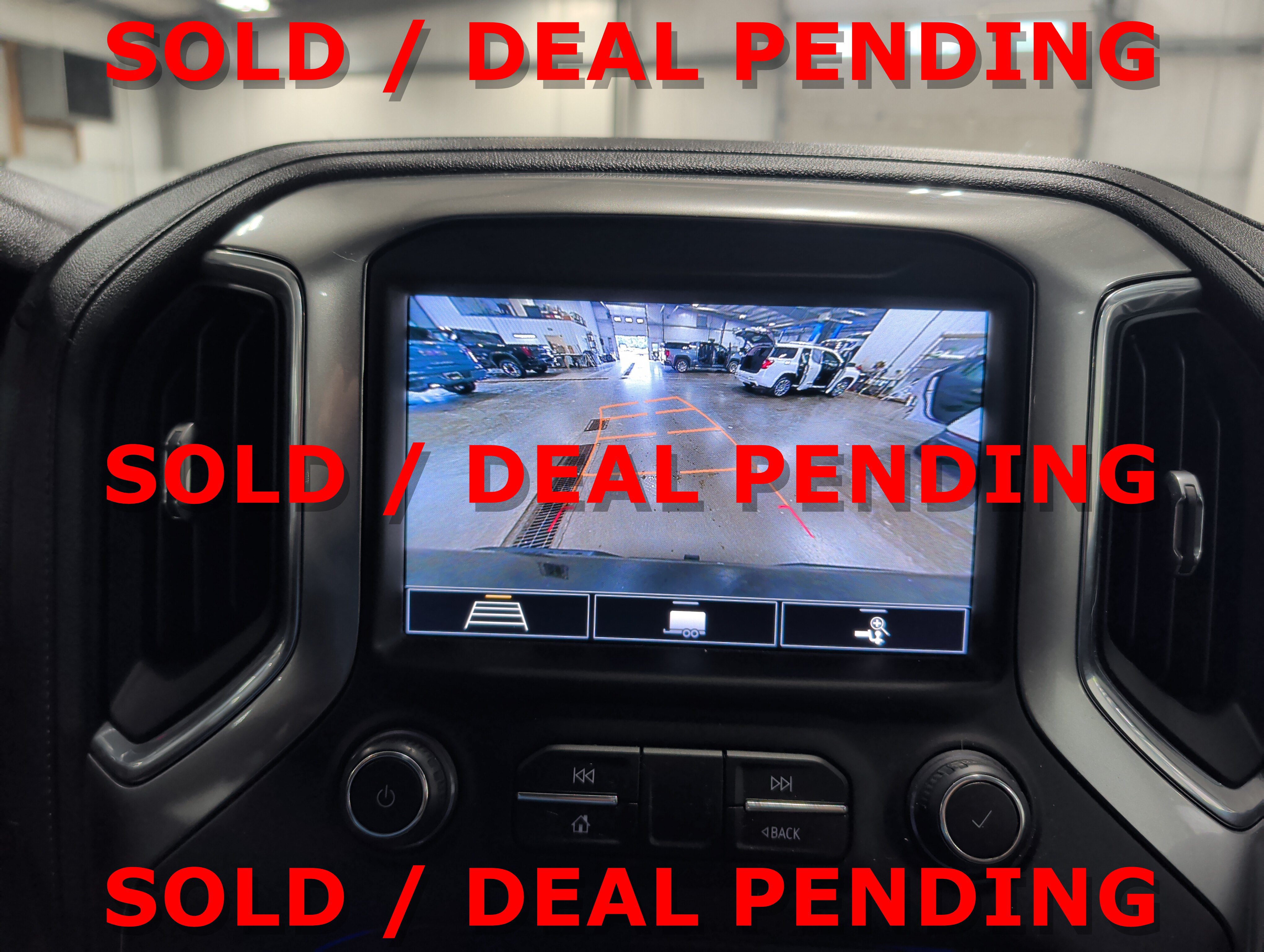 Used 2020 Chevrolet Silverado 1500 LT Trail Boss w/ Midnight Edition AWD/4WD image 13