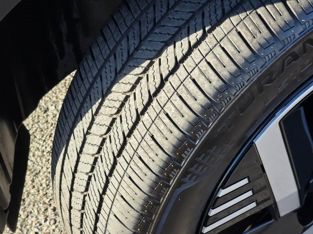 Used 2025 Nissan Kicks SV w/ Illumination Package image 9