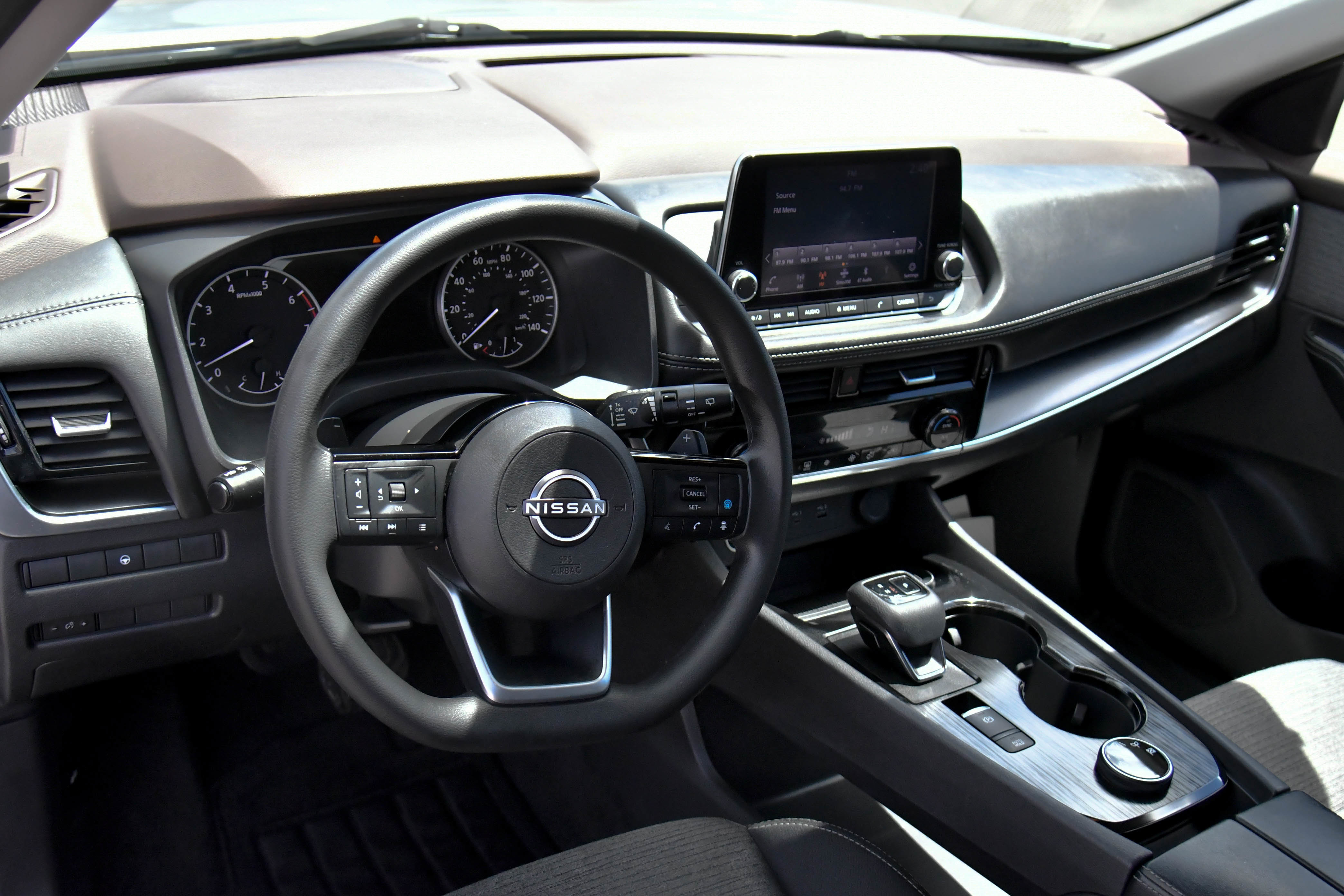 Used 2022 Nissan Rogue SV AWD/4WD image 16