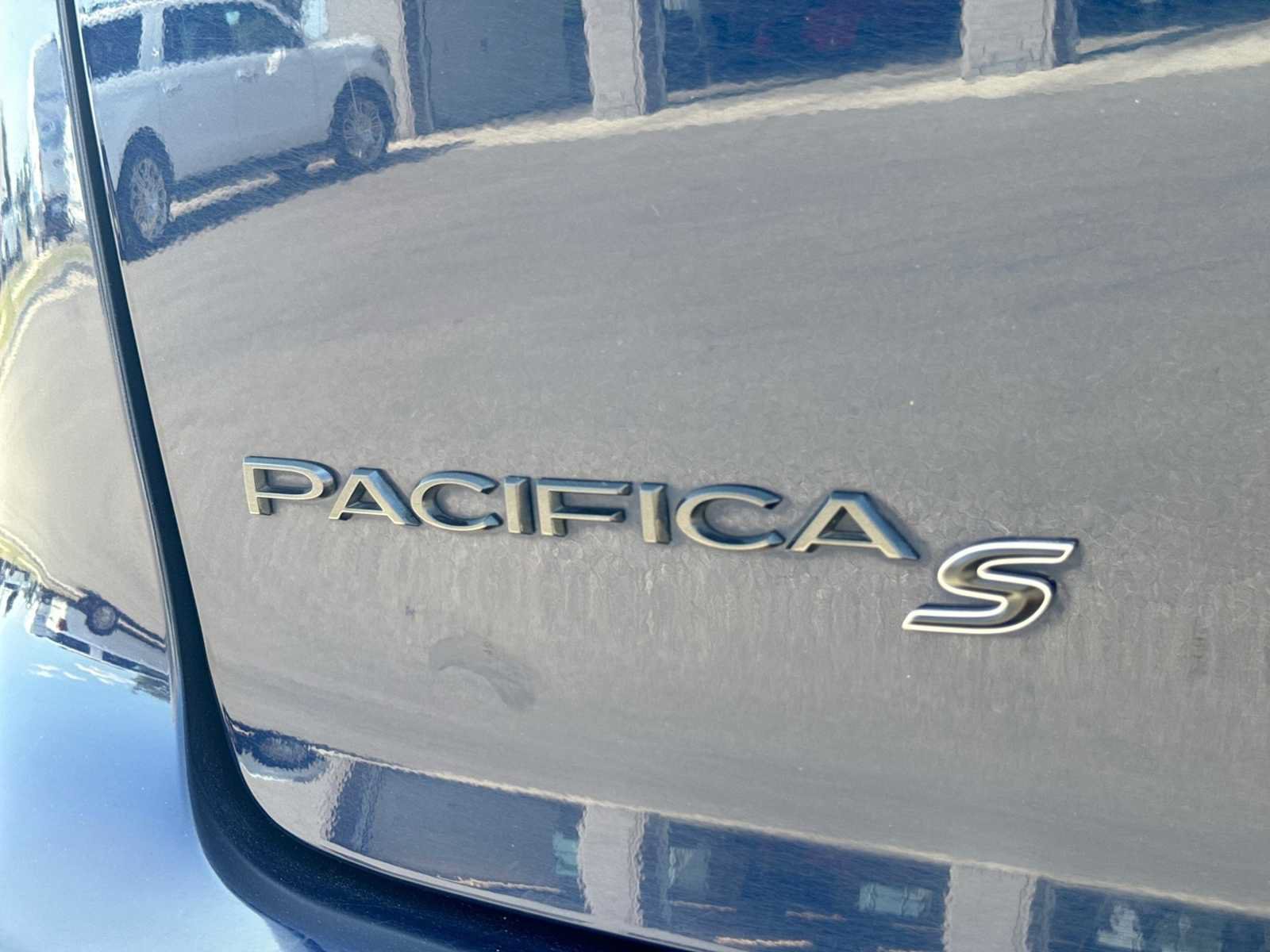 Used 2018 Chrysler Pacifica Touring-L Plus FWD image 12