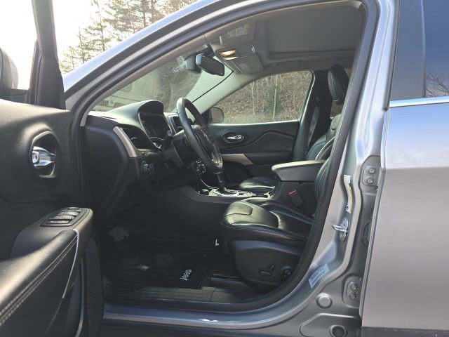 Used 2017 Jeep Cherokee Limited image 12