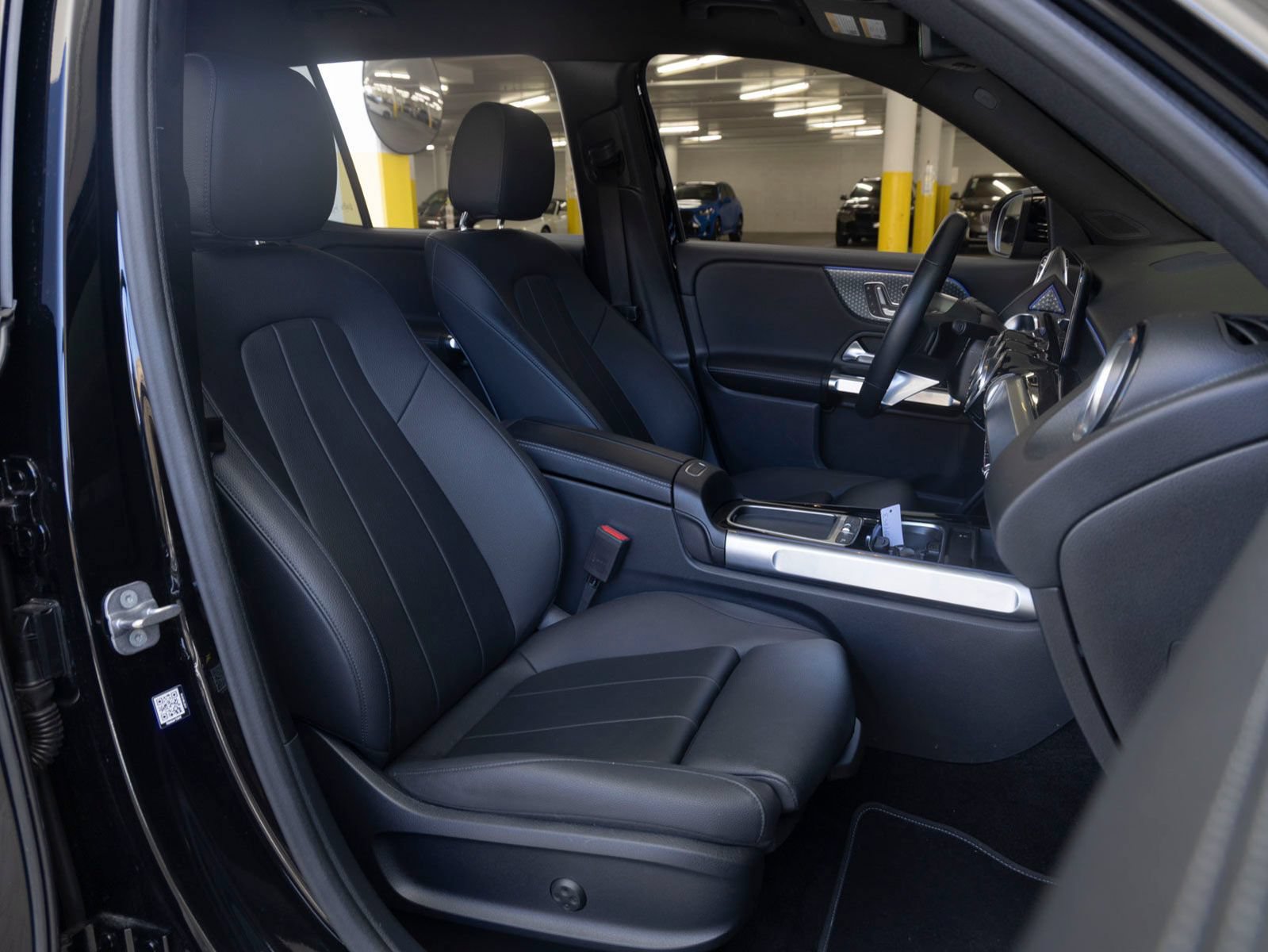 Used 2025 Mercedes-Benz GLB 250 image 26