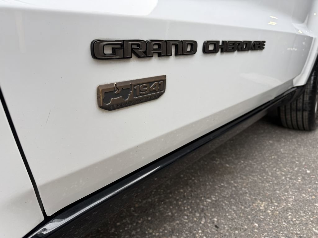 Used 2016 Jeep Grand Cherokee Limited 75th Anniversary image 19