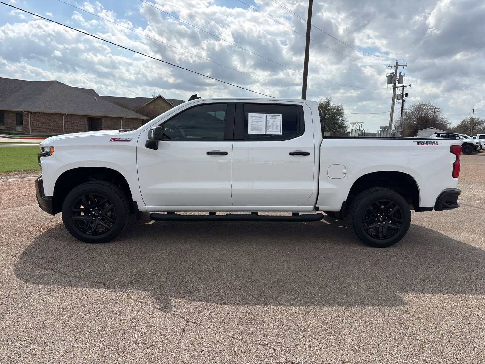 Used 2021 Chevrolet Silverado 1500 LT Trail Boss w/ Convenience Package II image 2
