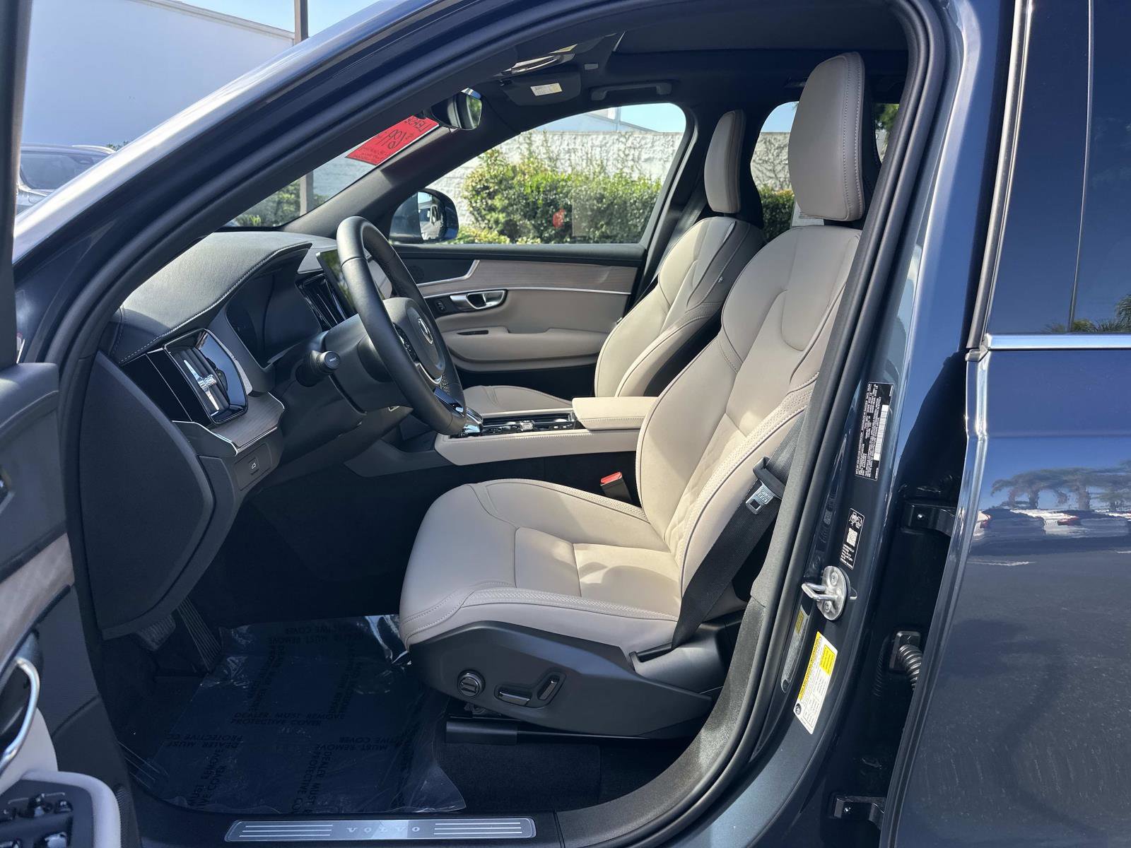 Certified 2026 Volvo XC90 B6 Core image 17