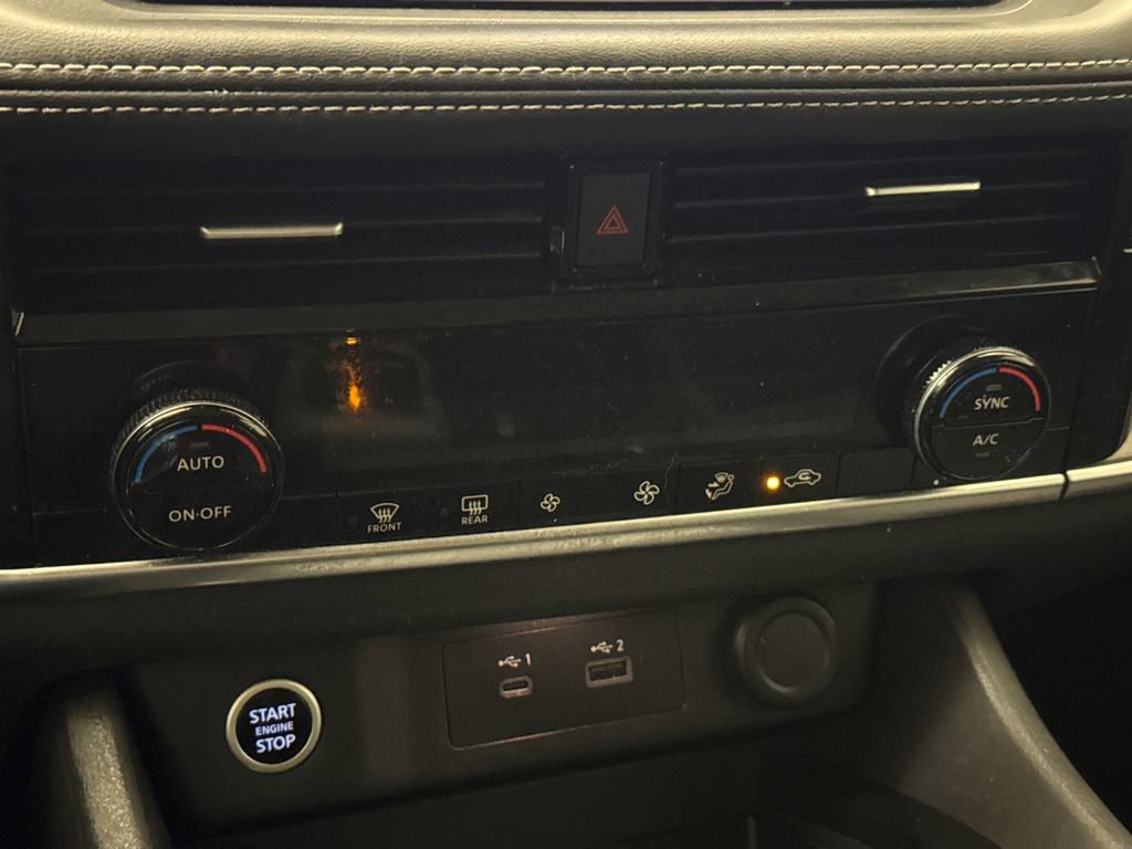 Used 2022 Nissan Rogue SV image 24