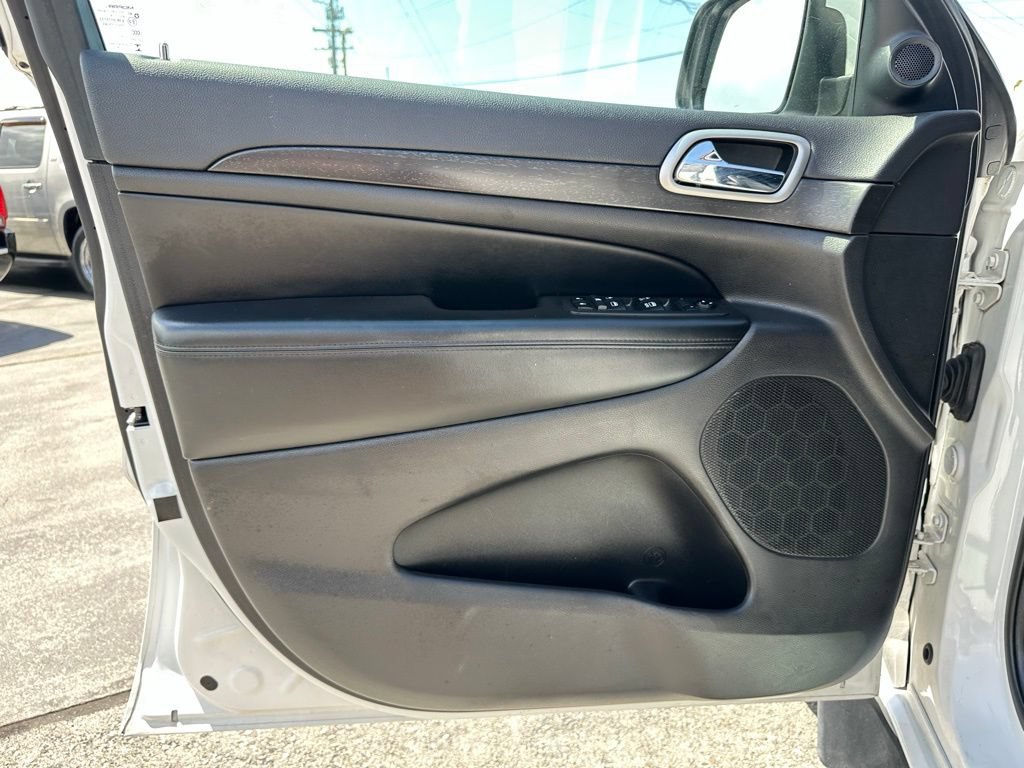 Used 2018 Jeep Grand Cherokee Altitude RWD image 15