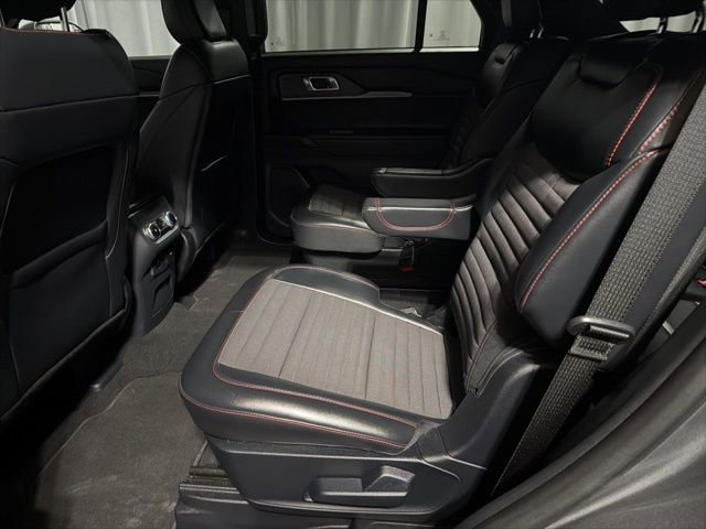 Used 2025 Ford Explorer ST-Line image 12