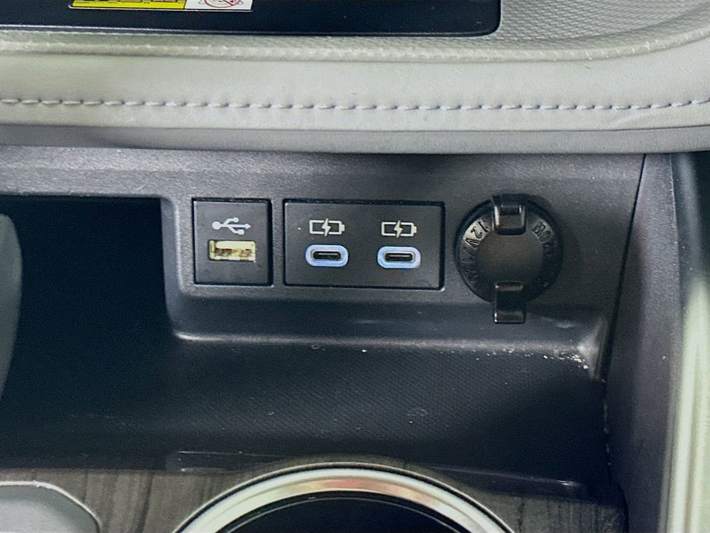 Used 2024 Toyota Highlander Limited image 31