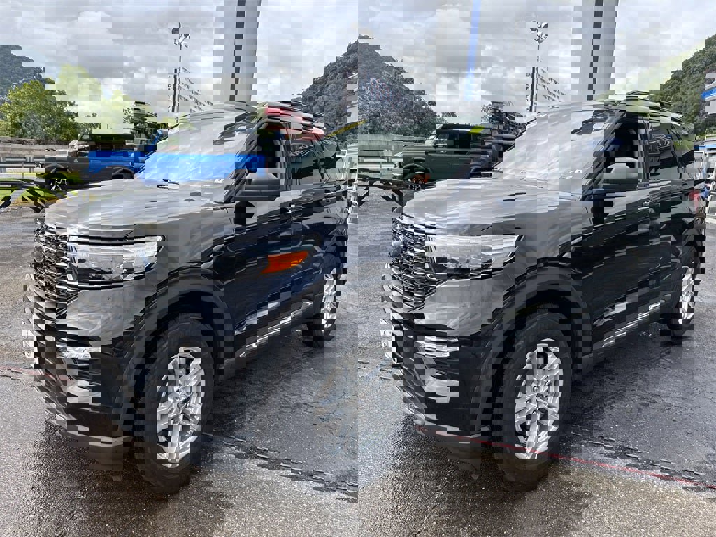 Used 2022 Ford Explorer XLT w/ Equipment Group 202A image 10