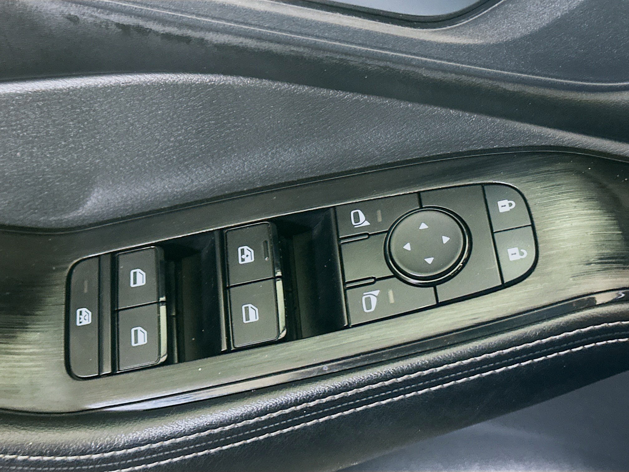 Used 2024 Nissan Rogue SV AWD/4WD image 15