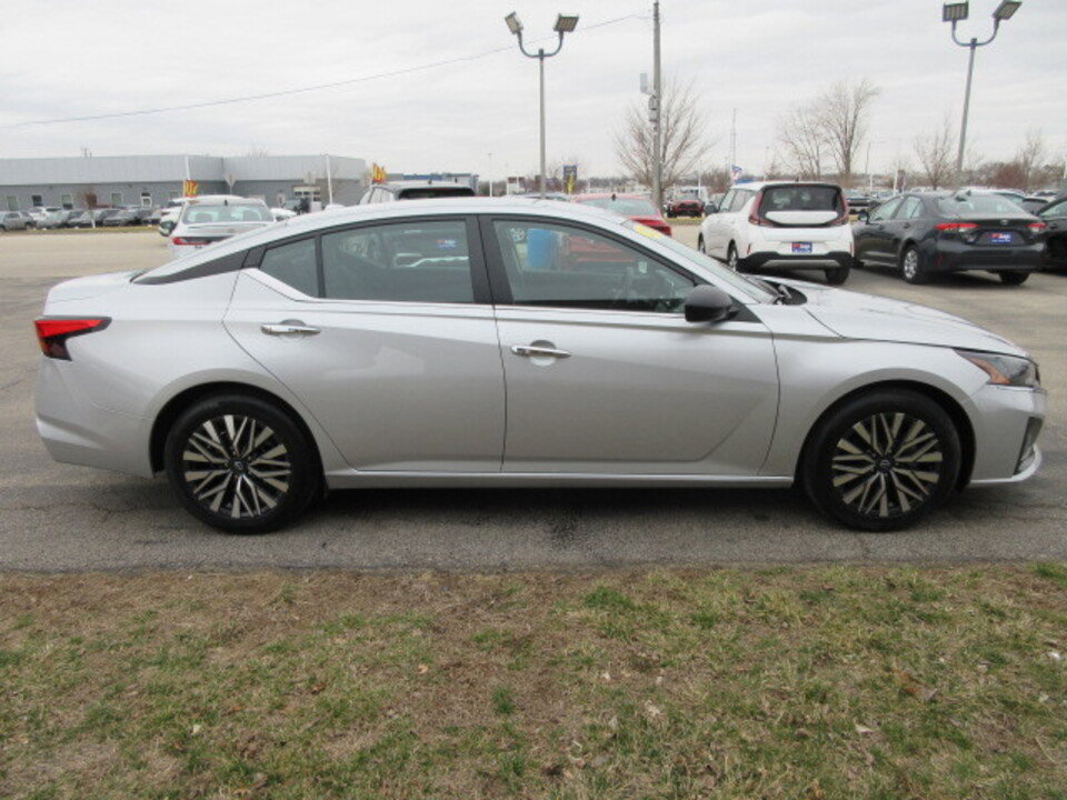 Used 2024 Nissan Altima 2.5 SV image 6