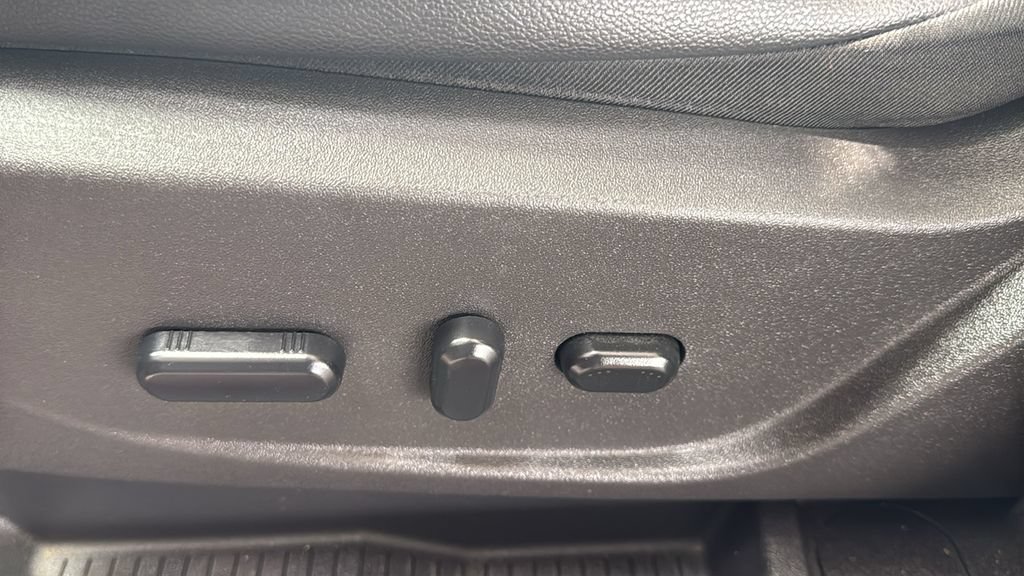 Used 2016 Ford C-MAX Energi SEL w/ Equipment Group 302A FWD image 21