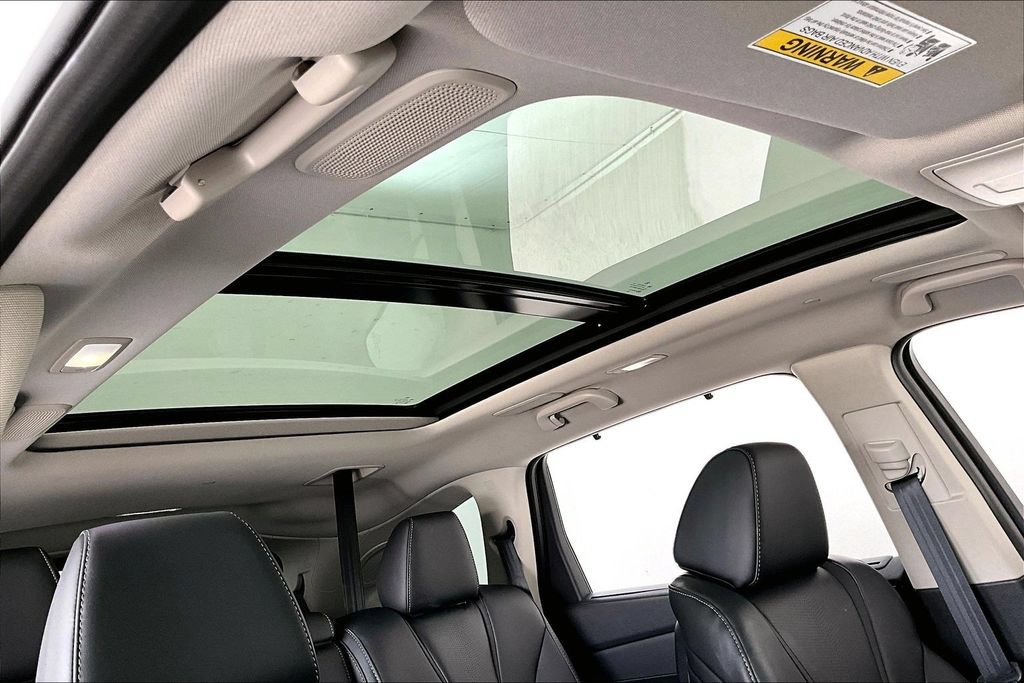 Certified 2026 Acura MDX w/ Technology Package FWD image 21