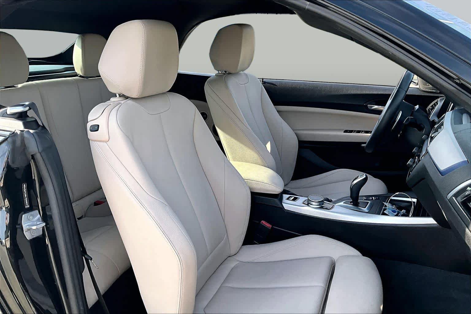 Used 2020 BMW 230i Convertible w/ M Sport Package RWD image 7