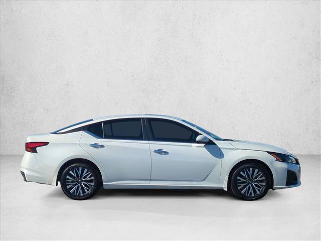 Used 2023 Nissan Altima 2.5 SV w/ SV Premium Package FWD image 4