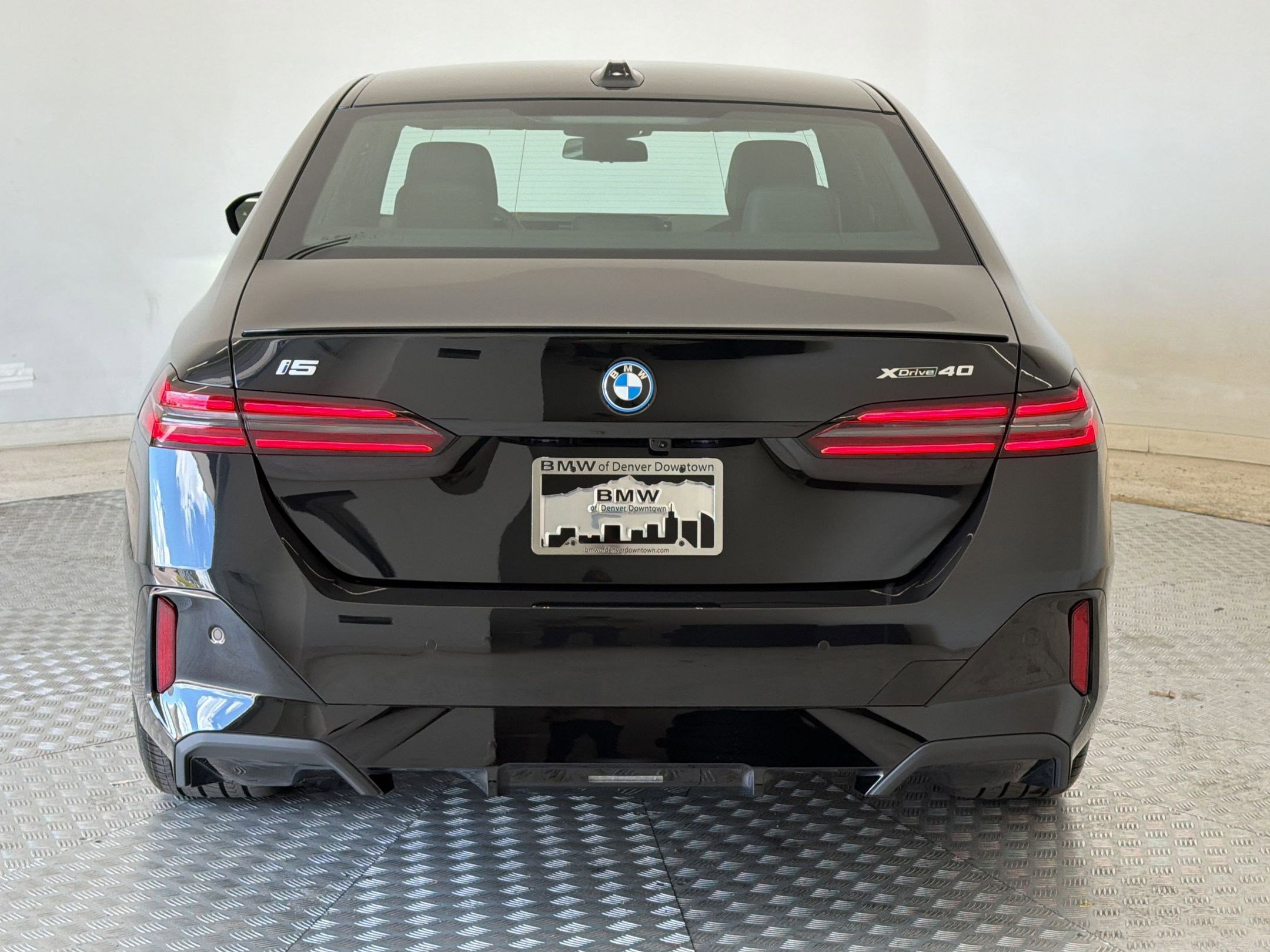 New 2026 BMW i5 eDrive40 w/ M Sport Package AWD/4WD image 10