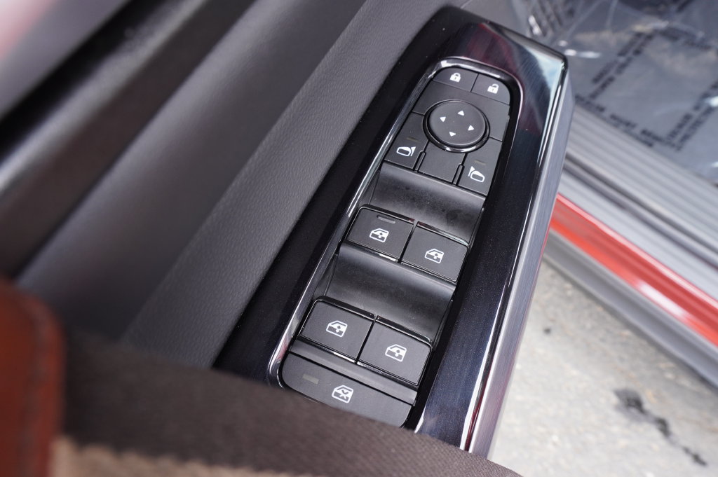 New 2026 Nissan Pathfinder SL w/ SL Premium Package FWD image 17